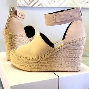 Dolce Vita Straw Women's Platform Wedge Espadrille Sandals. Light pink. Size 8